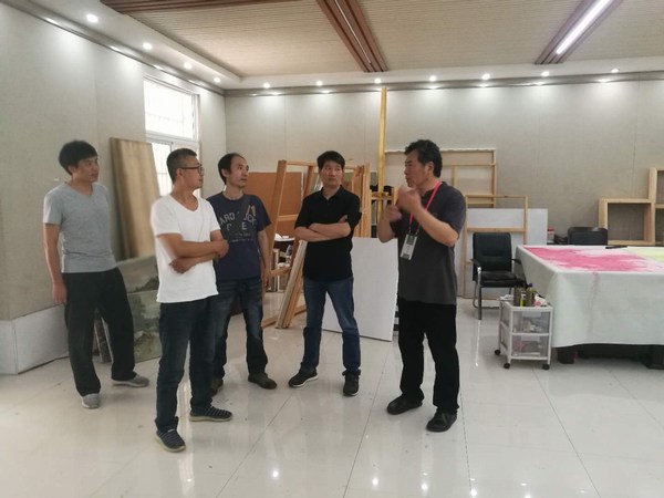 审核评估专家来伟德官网考察走访.jpg