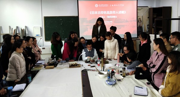 栗跃崇博士为伟德官网研究生做学术讲座.jpg