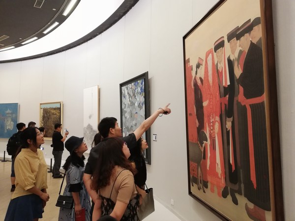 伟德国际1946官方网艺术硕士（美术）研究生赴中国美术馆开展专题艺术实践教学1.jpg